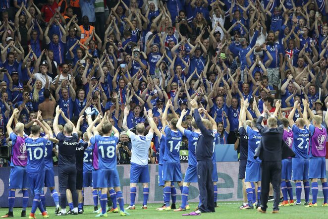 Islandijos futbolininkai ir jų gerbėjai | Scanpix nuotr.