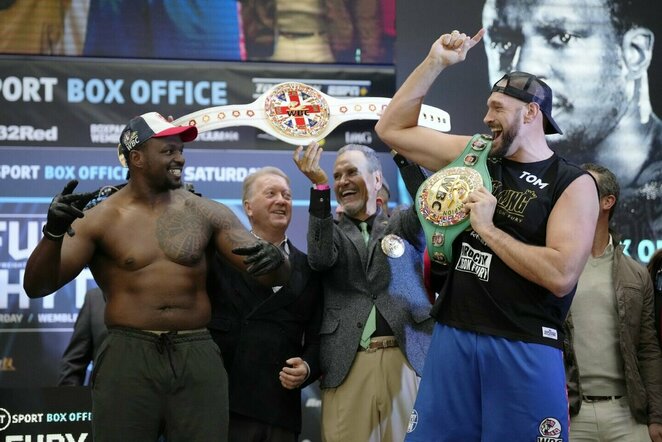 Dillianas Whyte'as ir Tysonas Fury | Scanpix nuotr.