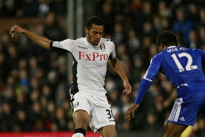 Moussa Dembele (kairėje) rungtynėse prieš Londono „Chelsea“ | AP/Scanpix nuotr.