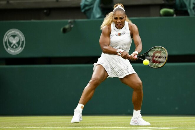 Serena Williams prieš Mayą Joint |  EPA / TOLGA AKMEN