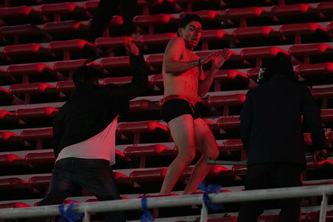 Šiurpūs vaizdai Pietų Amerikos klubiniame turnyre „Copa Sudamericana“ | Scanpix nuotr.