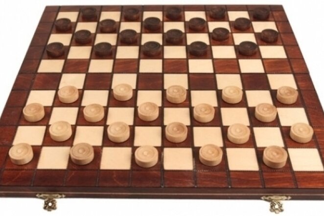 Šimtalangės šaškės | chesshouse.com nuotr. 