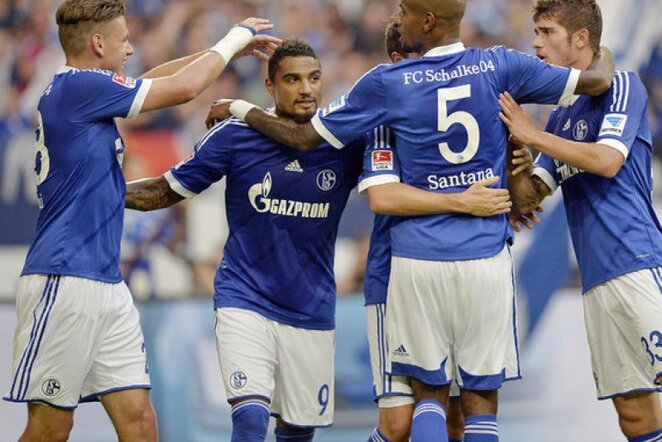 „Schalke“ žaidėjai džiaugiasi įvarčiu | AP/Scanpix nuotr.