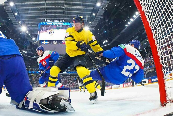 Slovakija – Švedija rungtynių akimirka | IIHF nuotr.