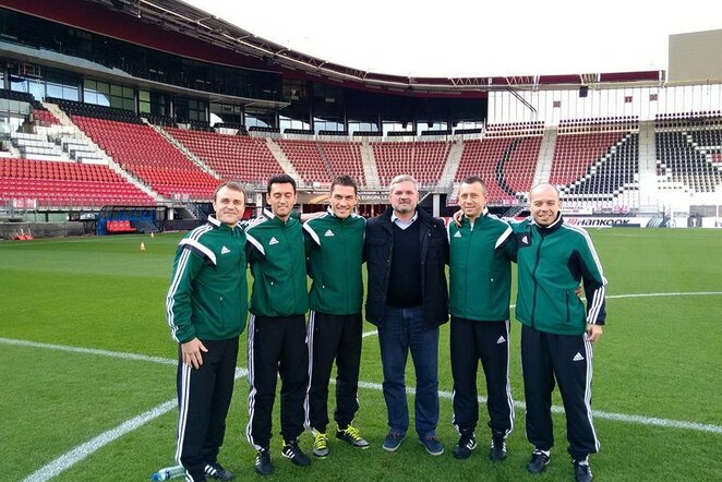P. Malžinskas su teisėjais prieš Europos lygos rungtynes tarp Alkmaro AZ ir Tel Avivo „Maccabi | Organizatorių nuotr.