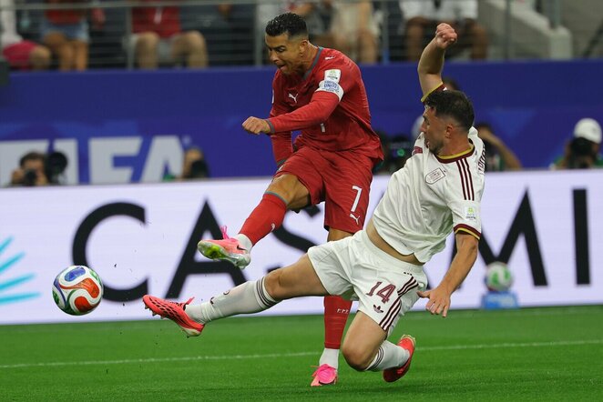 Cristiano Ronaldo | EPA / CHRISTOPHER NEUNDORF nuotr.