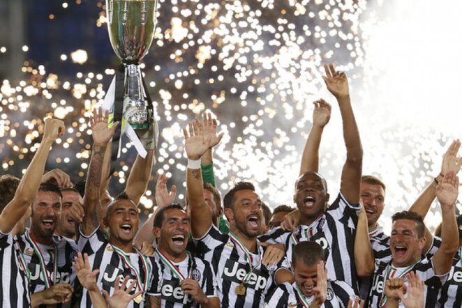 Triumfuojantys Turino komandos futbolininkai | Reuters/Scanpix nuotr.