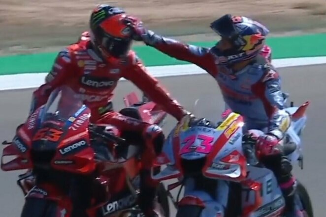 Francesco Bagnaia ir Enea Bastianini | „Stop“ kadras