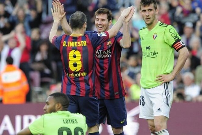 Andresas Iniesta ir Lionelis Messi džiaugiasi vienu iš mačo įvarčiu | AFP/Scanpix nuotr.