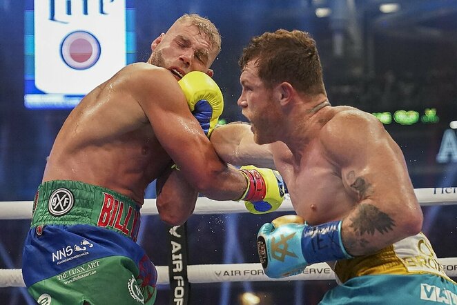 Saulis „Canelo“ Alvarezas ir Billy Joe Saundersas | Scanpix nuotr.