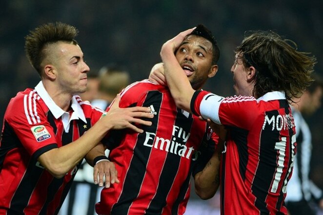 „Milan“ futbolininkai švenčia pelnytą įvartį | AFP/Scanpix nuotr.