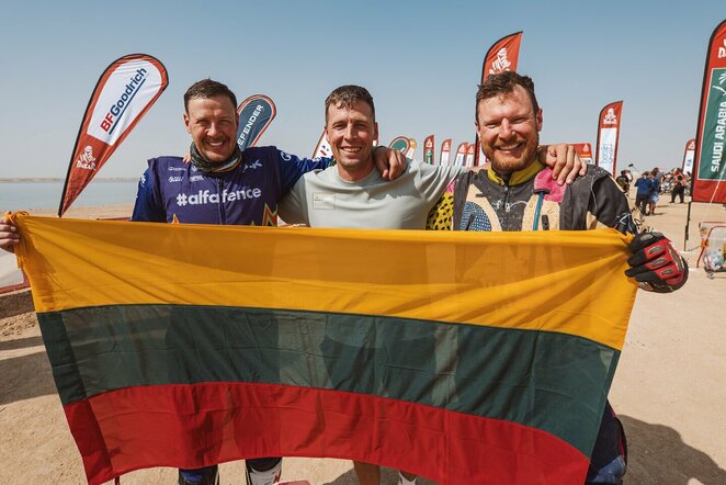 „AG Dakar Dubai“ pilotai Dakaro ralyje | Komandos nuotr.