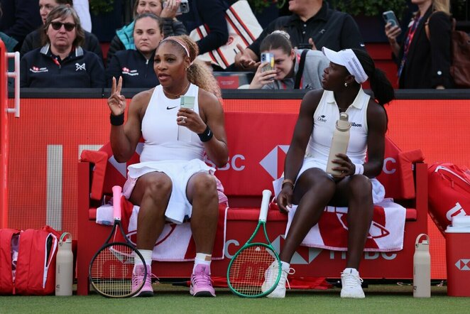 Serena Williams ir Victoria Mboko prieš Erin Routliffe ir Nicolę Melichar-Martinez | EPA nuotr.