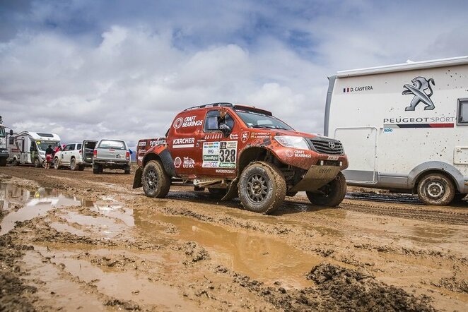 A. Juknevičius ir D. Vaičiulis lietų merkiančioje Bolivijoje | Gedmanto Kropio nuotr.