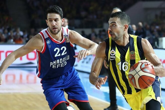 „Anadolu Efes“ - „Fenerbahče“ rungtynių akimirka | „Twitter“ nuotr.
