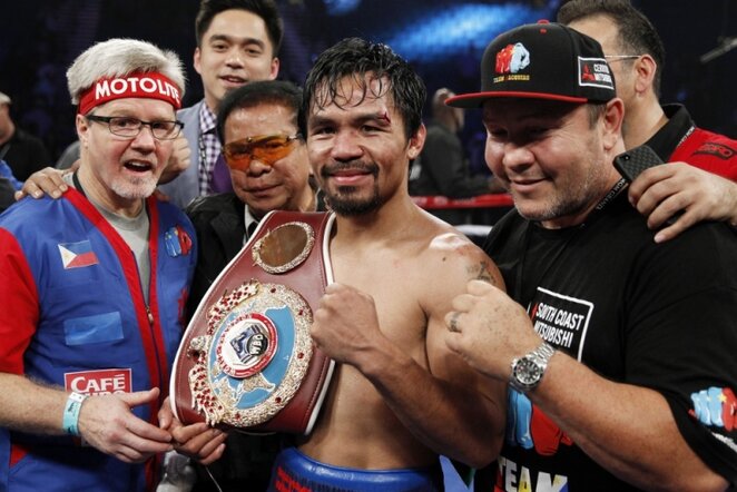 Manny Pacquiao (viduryje) | REUTERS/Scanpix nuotr.