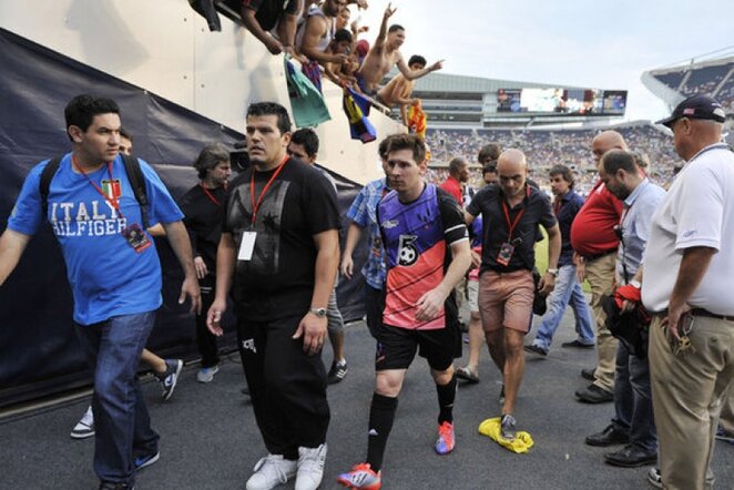 Lionelis Messi palieka aikštę Čikagoje | AP/Scanpix nuotr. 