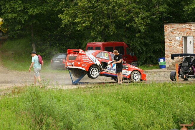 Keturių šalių sportininkai jau išmėgino atnaujintą Vilkyčių ralio kroso trasą | Organizatorių nuotr.