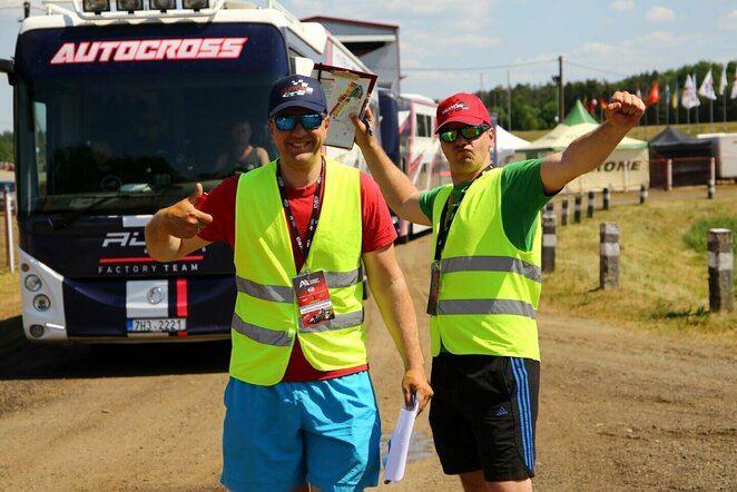 Vilkyčiuose pildosi Europos autokroso čempionato etapo dalyvių parkas | Organizatorių nuotr.