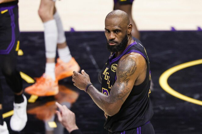LeBronas Jamesas | EPA / GERALD LEONG nuotr.