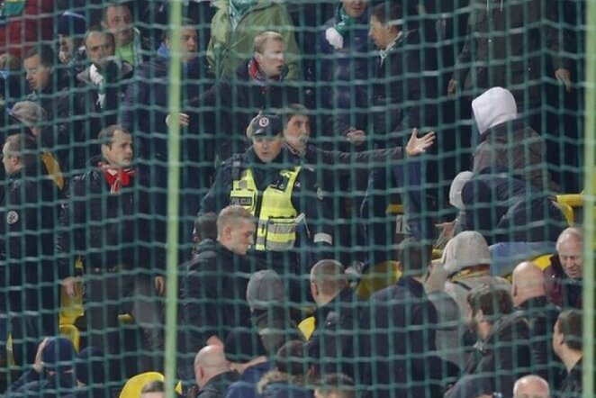 Tarp fanų per rungtynes kilo nesutarimų | Reuters/Scanpix nuotr.