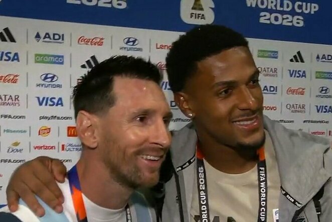 Lionelis Messi fotografavosi su varžovais | Organizatorių nuotr.