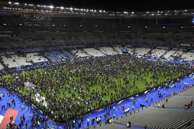 Žiūrovai dėl saugumo liko stadione | AFP/Scanpix nuotr.