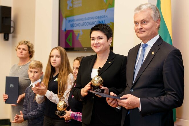 Lietuvos Respublikos Prezidentas G.Nausėda apdovanojo mokyklų žaidynių nugalėtojus | Elvio Žaldario nuotr.