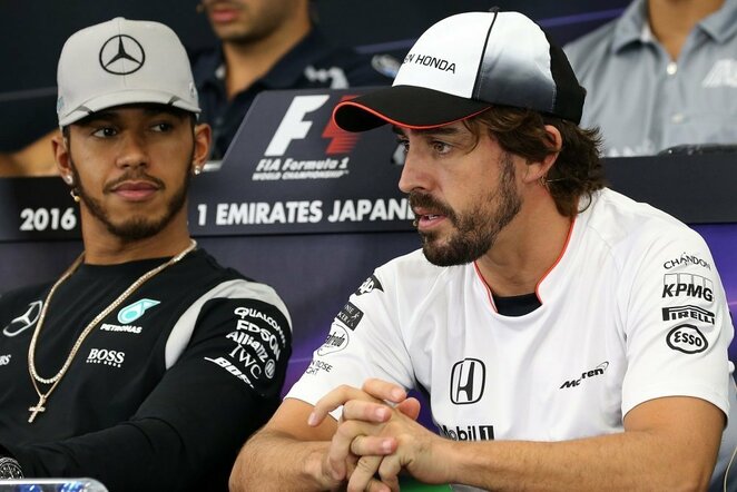 Lewisas Hamiltonas ir Fernando Alonso | Scanpix nuotr.