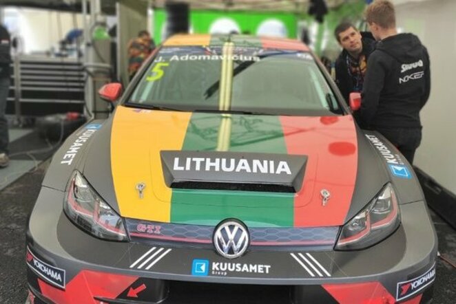 „FIA Motorsport“ žaidynėse lietuviai susipažįsta su trasa ir konkurentais | Organizatorių nuotr.