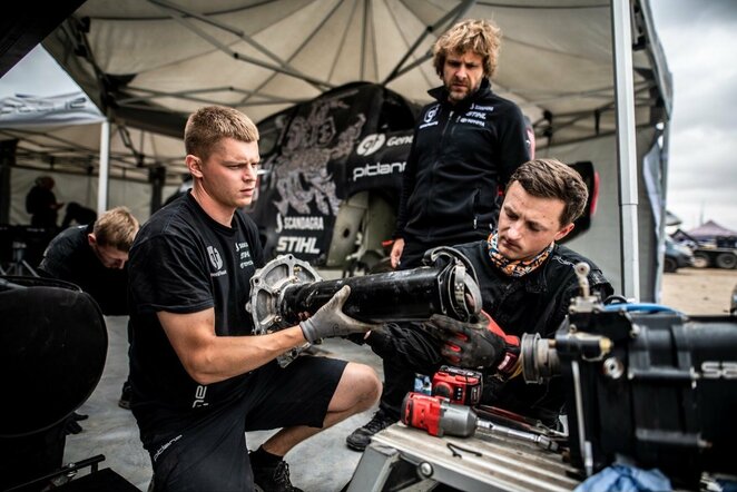 Komandos technikai | „General Financing team Pitlane” nuotr.