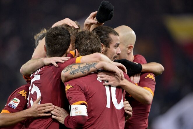 Įvartį švenčiantys „Roma“ futbolininkai | LaPresse/Scanpix nuotr.