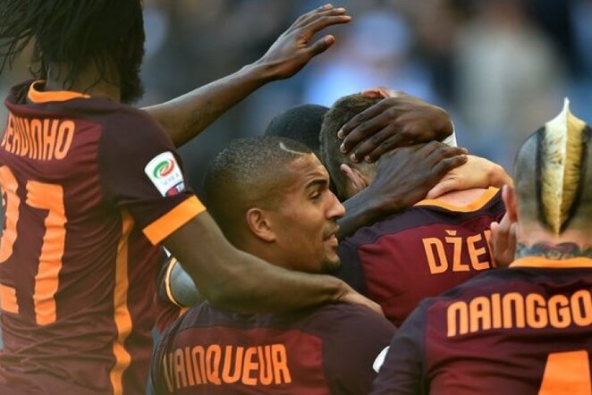 „Roma“ futbolininkai švenčia įvartį | AFP/Scanpix nuotr.