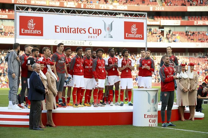 „Arsenal“ džiaugiasi trofėju net ir po pralaimėjimo | Scanpix nuotr.