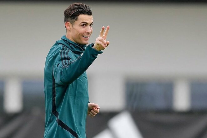 2. Cristiano Ronaldo – 800 mln. C.Ronaldo pritraukti rėmėjų padeda įspūdingi sekėjų skaičiai „facebook“ ir „instagram“ tinkluose. Portugalui šioje srityje neprilygsta nė vienas planetos žmogus. | Instagram.com nuotr