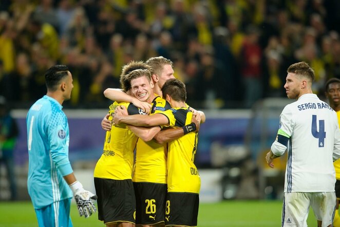 Dortmundo komandos futbolininkai (centre) | Scanpix nuotr.