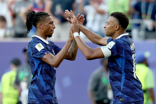 Michaelis Olise ir Kylianas Mbappe | EPA / SARAH YENESEL nuotr.