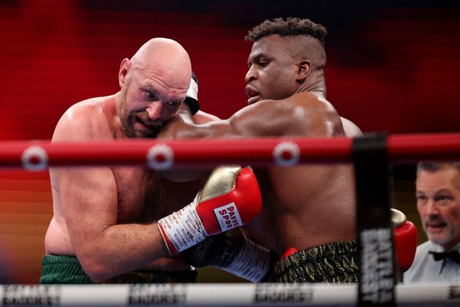 Tysonas Fury ir Francis Ngannou | Scanpix nuotr.