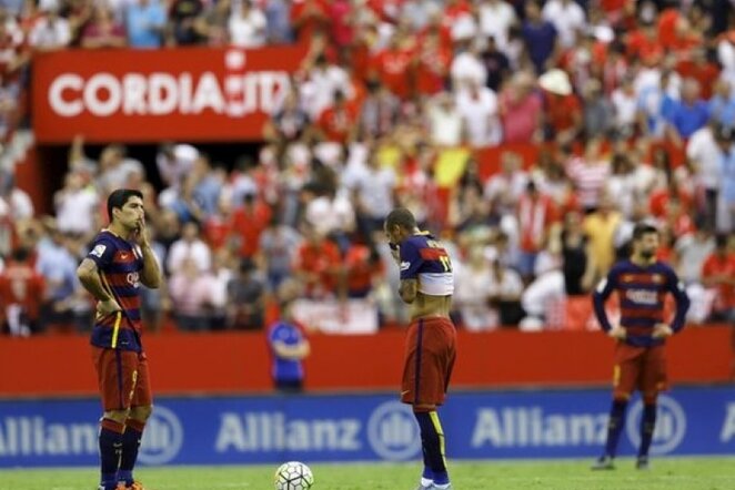 „Barcelona“ žaidėjai net tris kartus pataikė į vartų konstrukciją | Reuters/Scanpix nuotr.