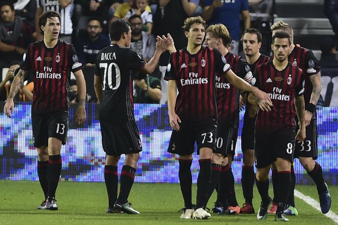 „Milan“ futbolininkai švenčia įvartį | Scanpix nuotr.