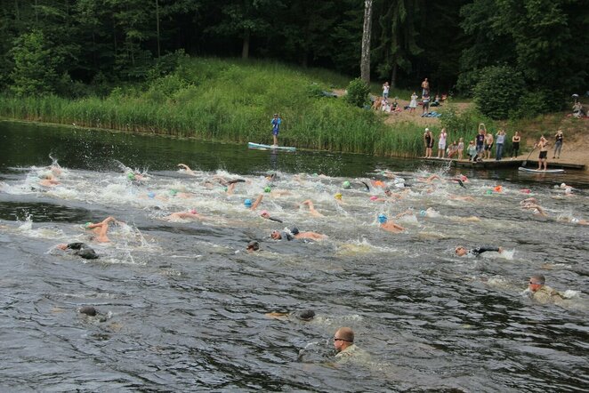 Plaukimo maratonas Šveicarijoje | Arlando Juodeškos nuotr.