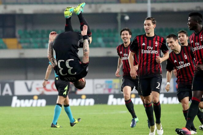„Milan“ futbolininkai švenčia įvartį | Scanpix nuotr.