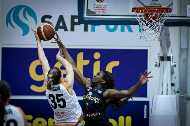 Daugilė Šarauskaitė ir Elizabeth Williams | FIBA nuotr.