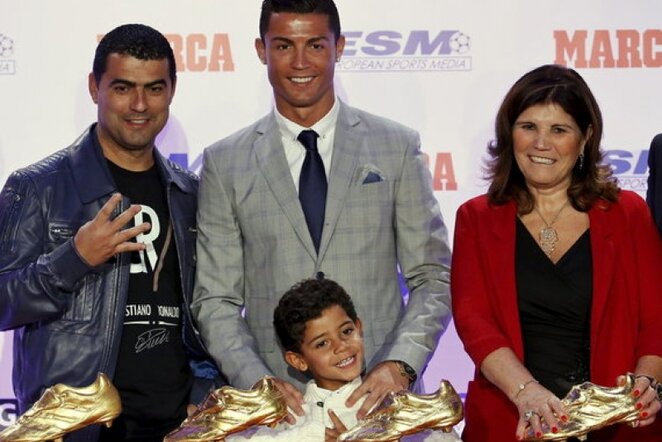 Akimirkos iš C.Ronaldo „Auksinio batelio“ įteikimo ceremonijos | Reuters/Scanpix nuotr.
