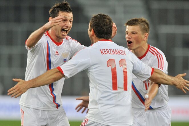 Įvartį švenčiantys Rusijos rinktinės futbolininkai | AFP/Scanpix nuotr.