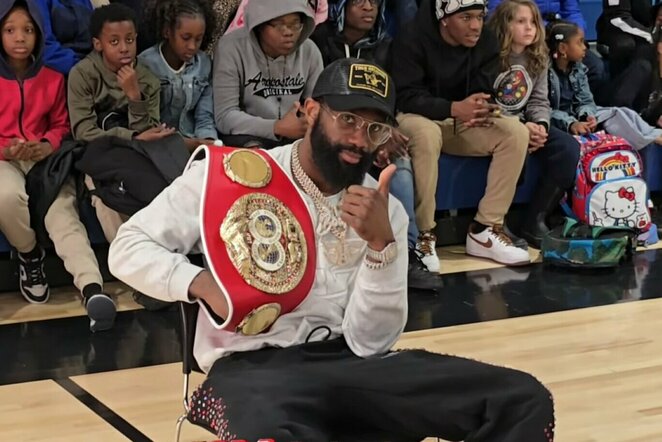 Jaronas Ennisas | „Stop“ kadras