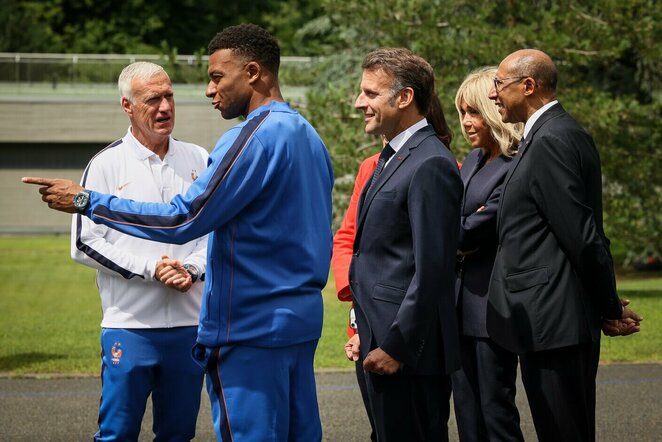 Kylianas Mbappe ir Emmanuelis Macronas | EPA nuotr.
