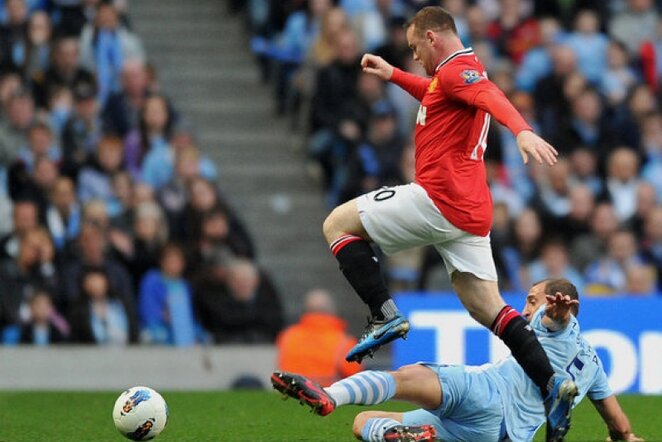 Wayne'o Rooney ir Pablo Zabaleta kova dėl kamuolio | AFP/Scanpix nuotr.