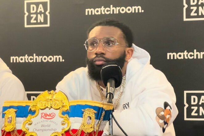 Jaronas Ennisas | „Stop“ kadras