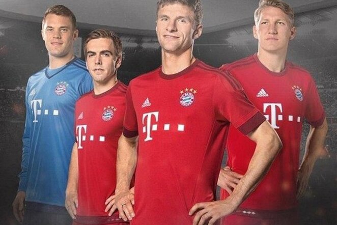 „Bayern“ futbolininkai pristatė naujus kito sezono namų marškinėlius | fcbayern.de nuotr.